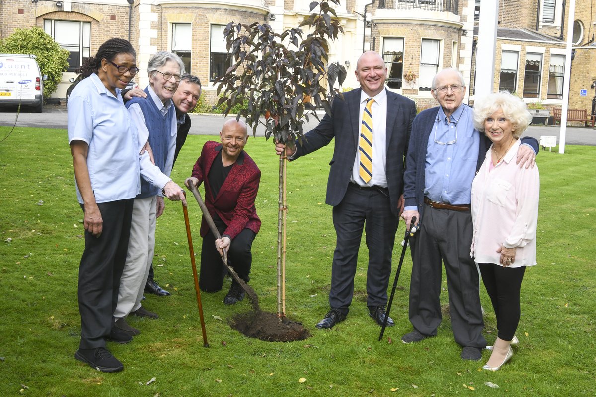 RoyalVariety's tweet image. Our residents and staff at Brinsworth House were thrilled to be able to plant a #Cherry 🌳 for #QGCCelebrationTree today 
🌟 @QGCanopy @RoyalFamily @joncourtenay