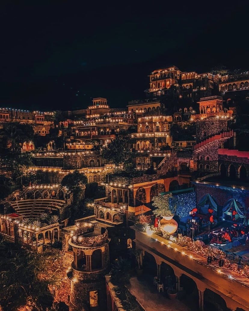 Neemrana Fort😍✨

#rangeelorajasthan #ohmyrajasthan