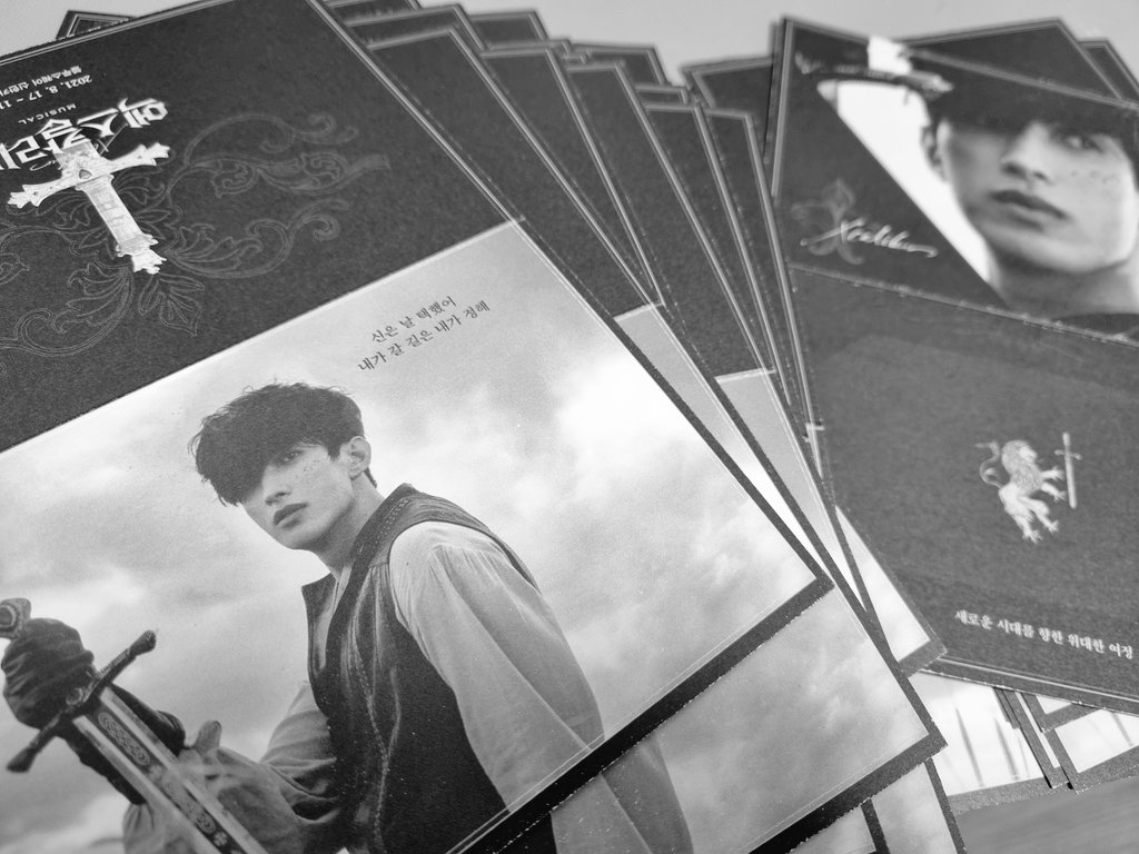 wait4calling's tweet photo. ⚔ 2021 엑스칼리버 × 도겸 ⚔

<막공 나눔 안내>
20일 나눔은 티켓꽂이만 진행합니다! 여유가 부족해 투명티켓은 온라인 나눔으로 전환합니다(타래)

배부는 @julyariarang07 먕먕님이 도와주십니다 내일 인용알티로 장소 안내드리겠습니다😊 (12:00~13:00 사이)

#엑스칼리버 #도겸 #세븐틴 #DK https://t.co/VXdSLcytMs