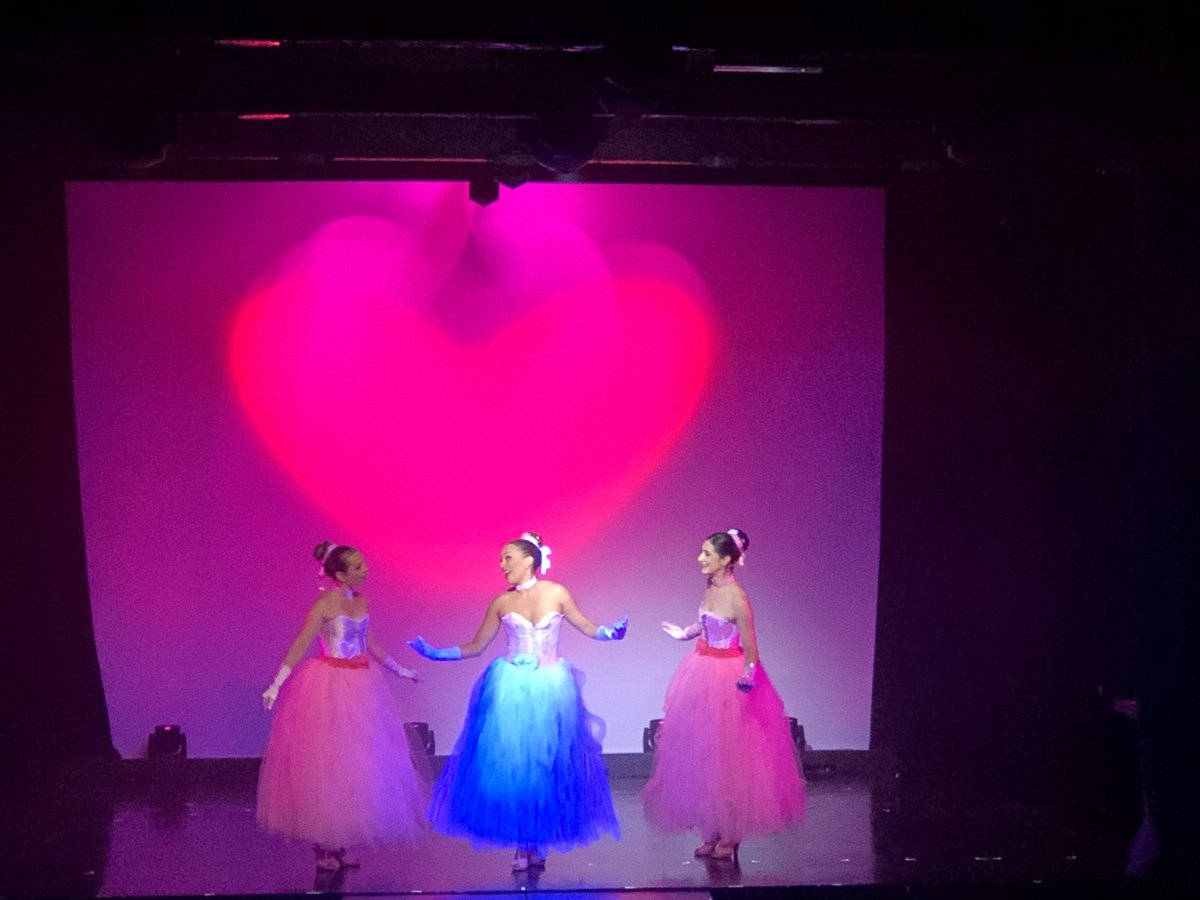 Vive le Cabaret du bout du bois où nous avons passé un bon moment, un très beau spectacle <a href="/CabaretDBDP/">CabaretDuBoutDesPres</a> <a href="/odelaporte/">Olivier Delaporte</a> <a href="/Handicap_fr/">Handicap.fr</a> <a href="/vpecresse/">Valérie Pécresse</a> <a href="/Unapei92/">Unapei Hauts-de-Seine</a> @Ytourisme <a href="/DiraisonNicole/">Diraison Nicole</a> <a href="/VilledeBOUGIVAL/">Bougival Ma Ville</a> @