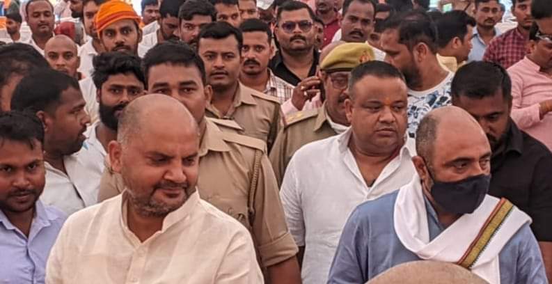 vikassingh_0005's tweet photo. हम सबके सुख दुख के साथी गोसाईगंज के यशस्वी विधायक मा. @khabbutiwari जी के लिए माननीय न्यायपालिका द्वारा सुनाए गए फैसले पर संयम बनाये रखने व माननीय न्यायपालिका के फैसले का सम्मान करने का है ।
माननीय विधायक जी जल्द हम सबके बीच होंगे ।
#vikas_singh
#devgadh https://t.co/ve48XidvjK