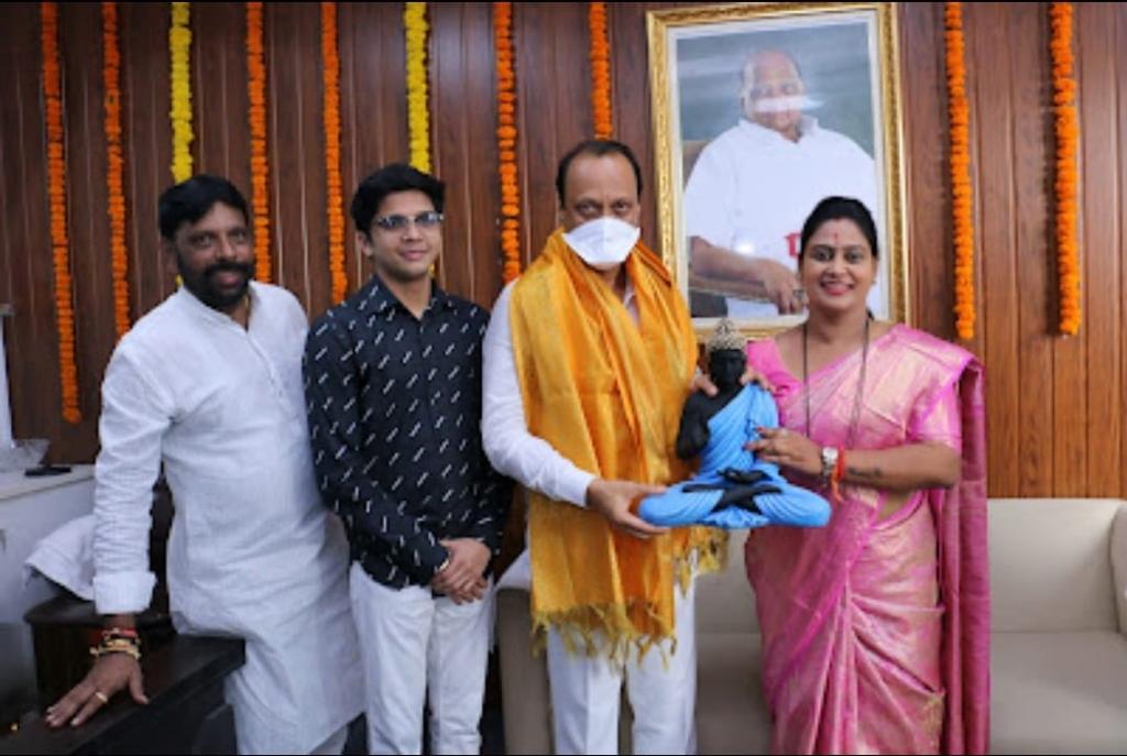 BhavanaGhanekar's tweet photo. राष्ट्रवादीचे ज्येष्ठ नेते, राज्याचे लाडके दादा, उपमुख्यमंत्री सन्माननीय @AjitPawarSpeaks साहेब आणि रायगडचे भाग्यविधाते, खासदार मा. @SunilTatkare साहेब यांनी नुकतीच राष्ट्रवादी काँग्रेस पक्षाचे प्रदेश सरचिटणीस मा. प्रशांतभाऊ पाटील यांच्या तसेच माझ्या कार्यालयाला सदिच्छा भेट दिली. https://t.co/IAUYsODLng