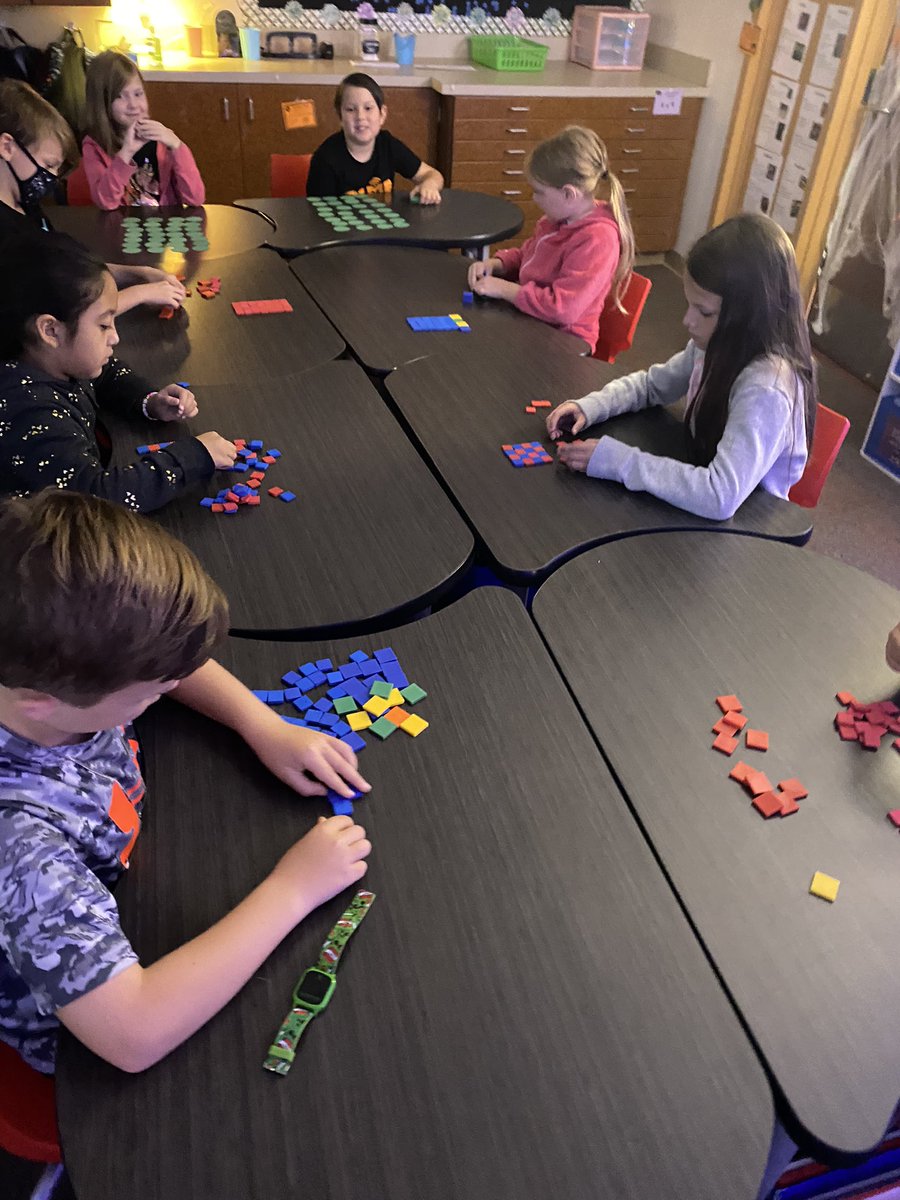 MrsRTinyHumans's tweet photo. Learning multiplication with arrays!
#HMEproud #CardinalJoy https://t.co/XqtvwERBAl