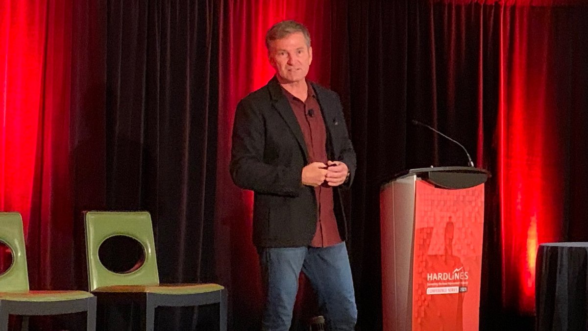 Hardlinesnews's tweet photo. Day 1 of the #HardlinesConference kicks off with @RetailProphet Doug Stephens. https://t.co/dDfQ7S8q2B