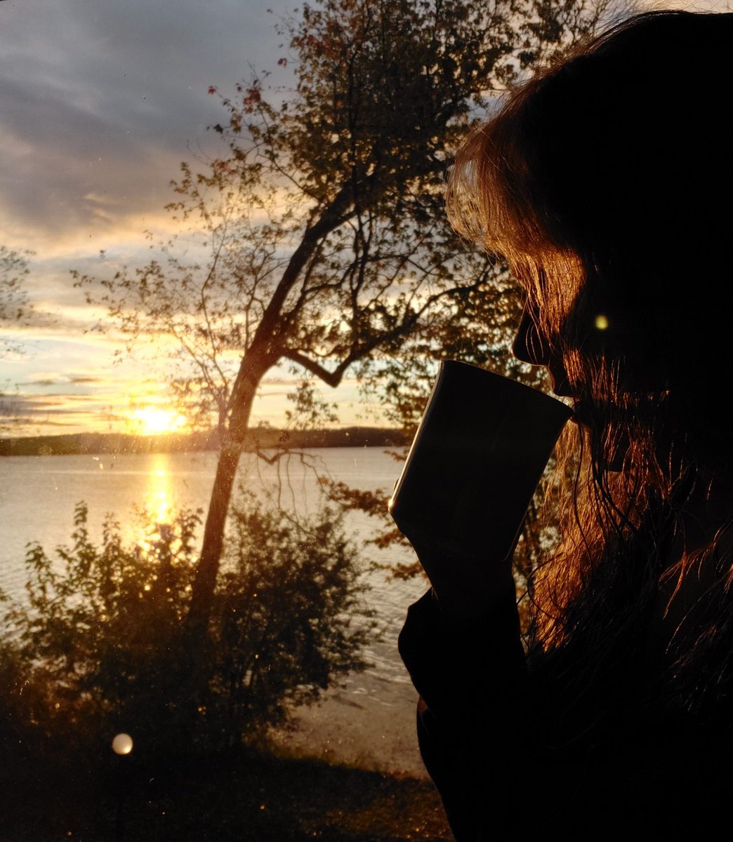 AscribeWriters's tweet photo. @Lori_Twining discusses her experiences with writing retreats and why they are so important in this week's blog: Mixing Solitude with the Camaraderie https://t.co/rgM96ZUraQ #WritingCommunity #writing https://t.co/Z75Gf6wjch