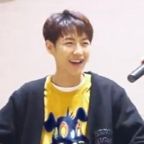 mfaljen's tweet photo. can we talk about how happy renjun looks 👼 https://t.co/EY7CFPMNyy