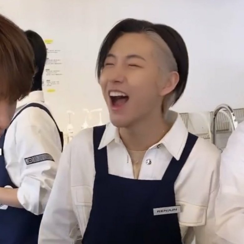 mfaljen's tweet photo. can we talk about how happy renjun looks 👼 https://t.co/EY7CFPMNyy