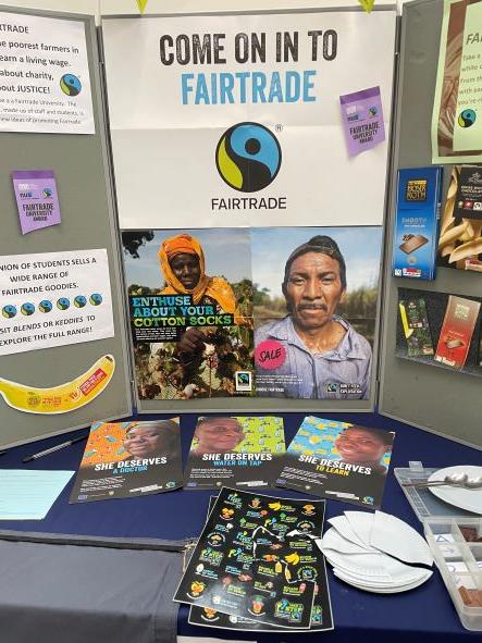 DerbyUniPress's tweet photo. It is #DerbyGoesGreen day at @DerbyUni today where various groups, including @Sustrans, @FairtradeUK and @DerbyUnion, have joined to discuss actions to help the #environment. Read more about the event here: https://t.co/YQ3yq76Oh4 https://t.co/qvVum0oQZ3