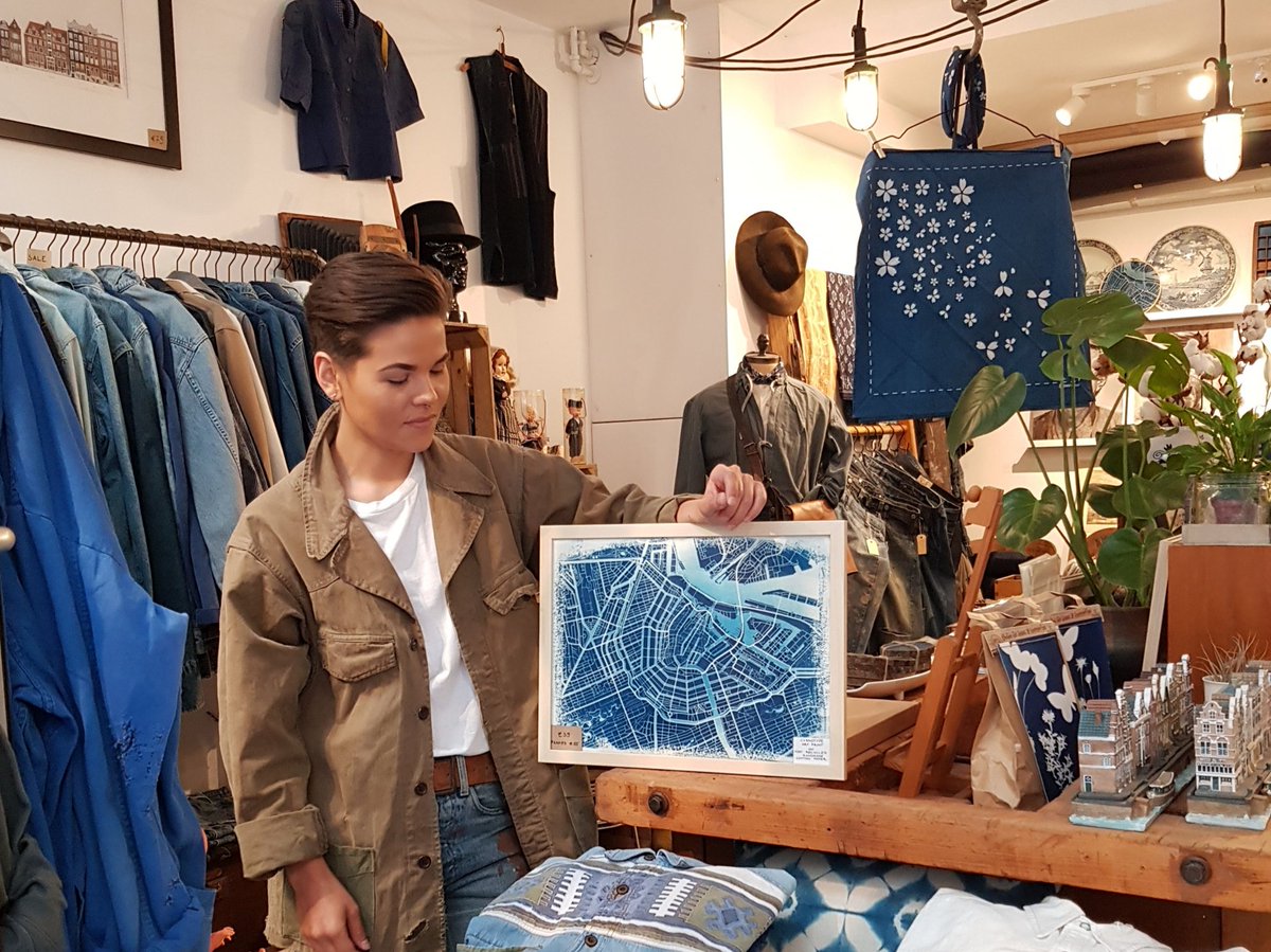 Feeling blue? Maak een blauwdruk op handgeschept papier tijdens onze meet-up op 27 oktober met Harmony Hendrickx van vintage concept store CKX Studio. Meld je hier aan: greenlightdistrict.nu/agenda/green-l…

#workshop #meetup #amsterdamcentrum #greenlightdistrict