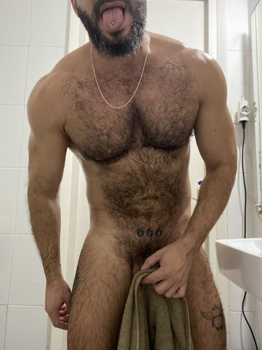 ??? https://t.co/xNhOIEVZCi