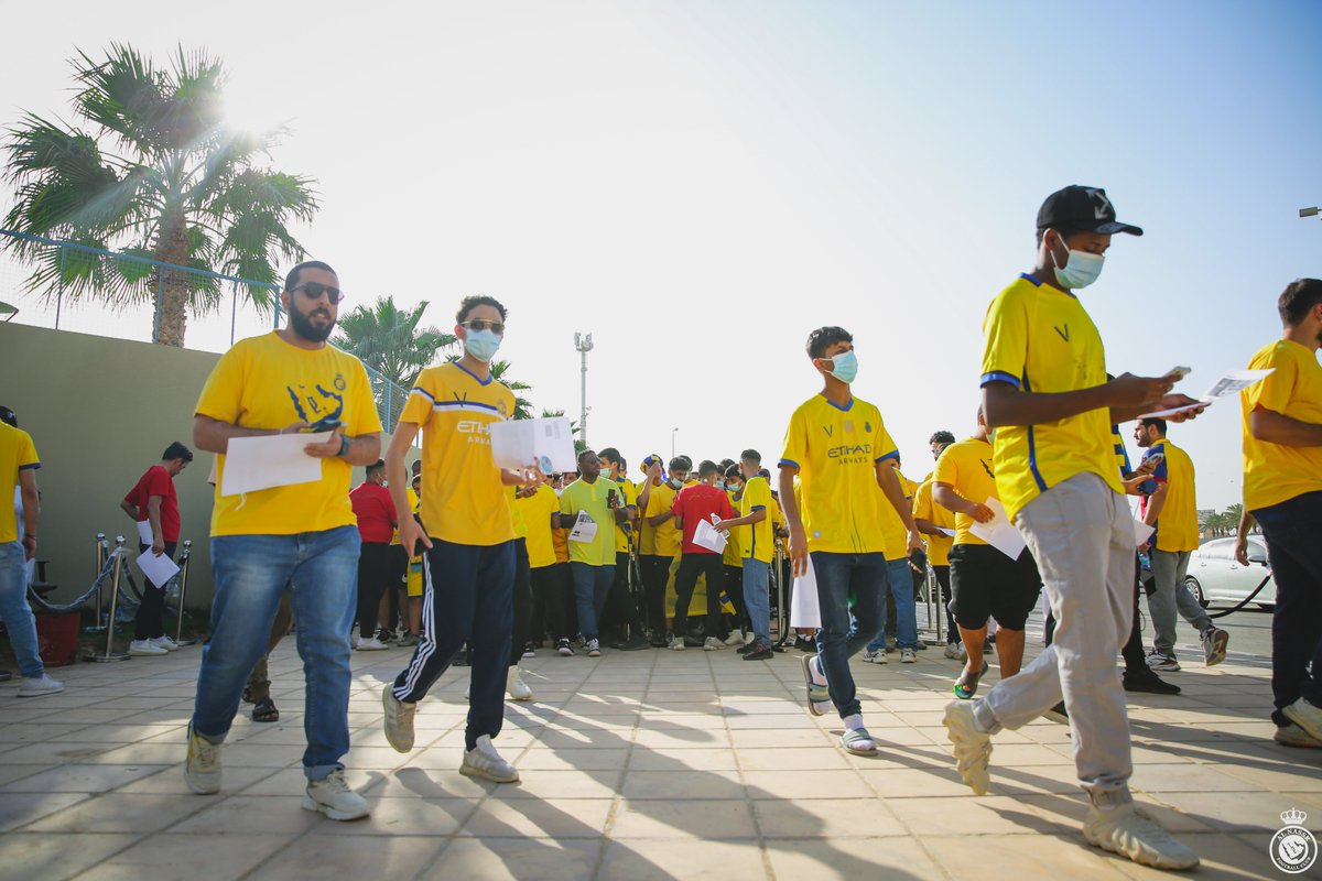 AlNassrFC's tweet photo. ⏱️ | 4:45
جماهيرنـا العظيمة بدأت الحضور 🤩

📍 | #ساحة_النصر " استاد " #مرسول_بارك " https://t.co/u0TgDeD4AD