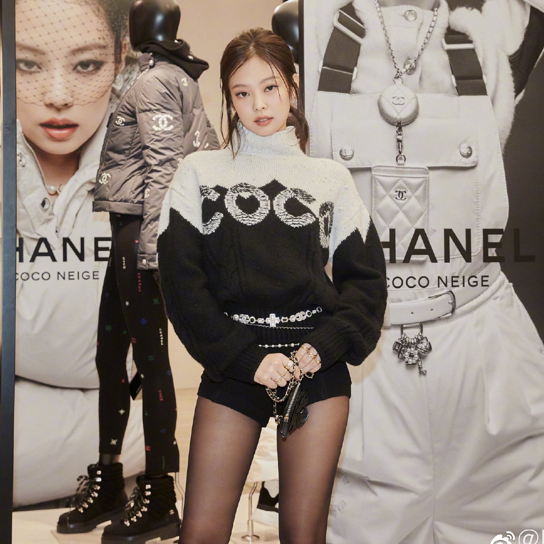 jennie went from attending Chanel x Pharrell collection to attending the collection event she is the face of. that's what i call growth! JENNIE pour COCO NEIGE #JENNIExChanelEvent