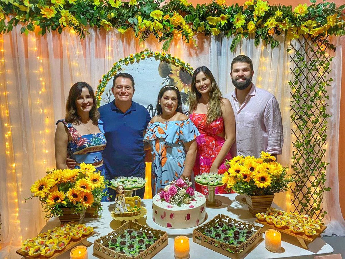 gilson_freitass's tweet photo. Estar presente nos melhores momentos da vida de pessoas especiais é sempre um motivo de orgulho para todos nós. Parabéns, minha querida amiga Nazaré Sena! Que sua vida continue repleta de saúde e paz e que este novo ciclo seja marcado pelo sucesso e pelos melhores sorrisos. https://t.co/vvgh34hINy