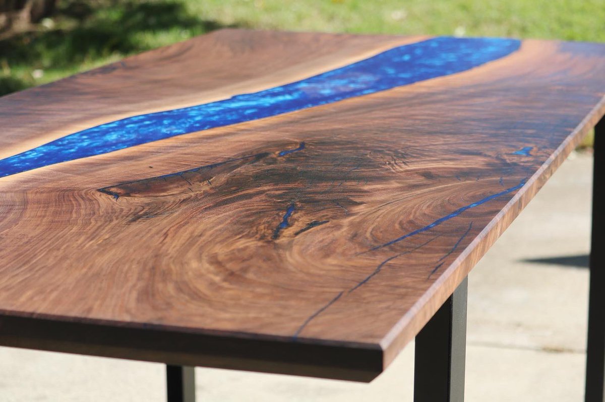 MakeForLife's tweet image. Check out my latest project… 7’ black walnut river table on matte black powder coated steel legs 😍😍