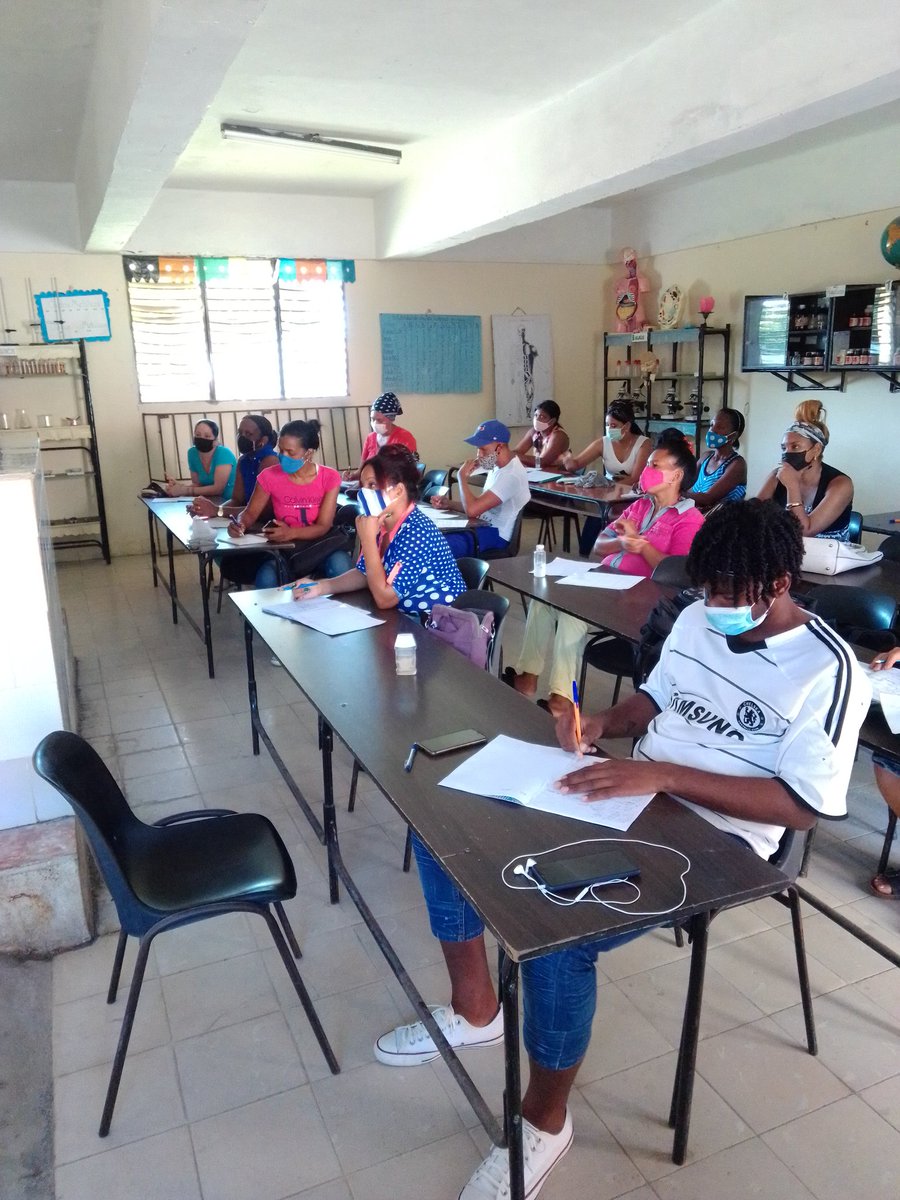 BasicaBoti's tweet photo. En espera de recibir a nuestros educandos , aulas listas y un cálido colectivo .#NivelEducativoSb.#NeldaCadtilloDpe. https://t.co/z4mYoRPJE4