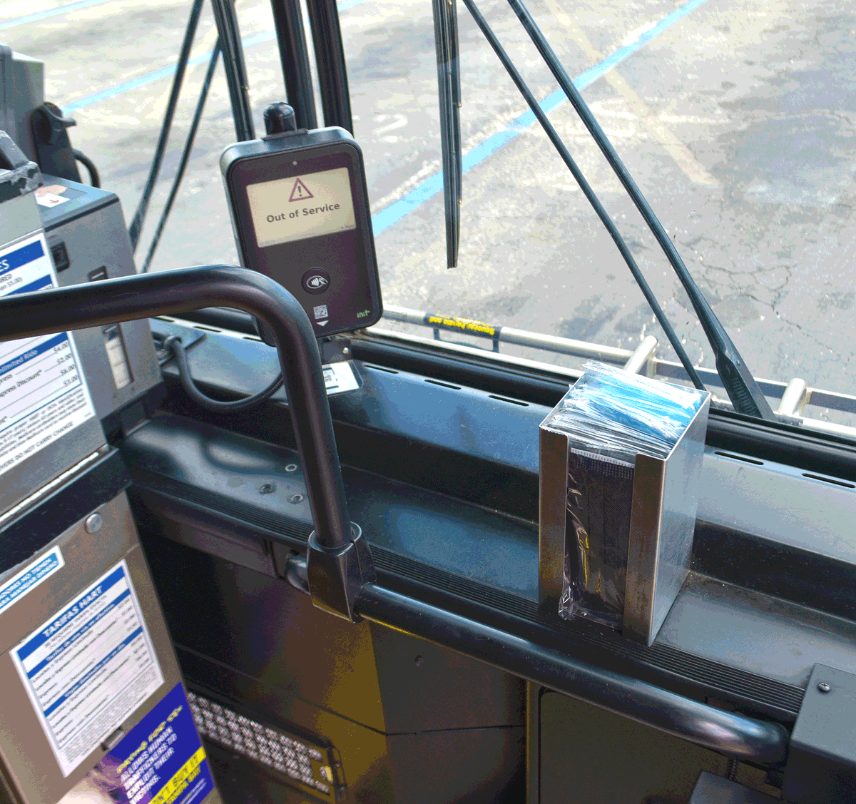 GoHART's tweet photo. Face coverings are still REQUIRED on HART and the @TampaStreetcar. Forget your π·?
Mask dispensers are now available onboard HART buses and #Streetcar Motorpersons also have them available. #MaskUpFL https://t.co/OvpCquDjx3