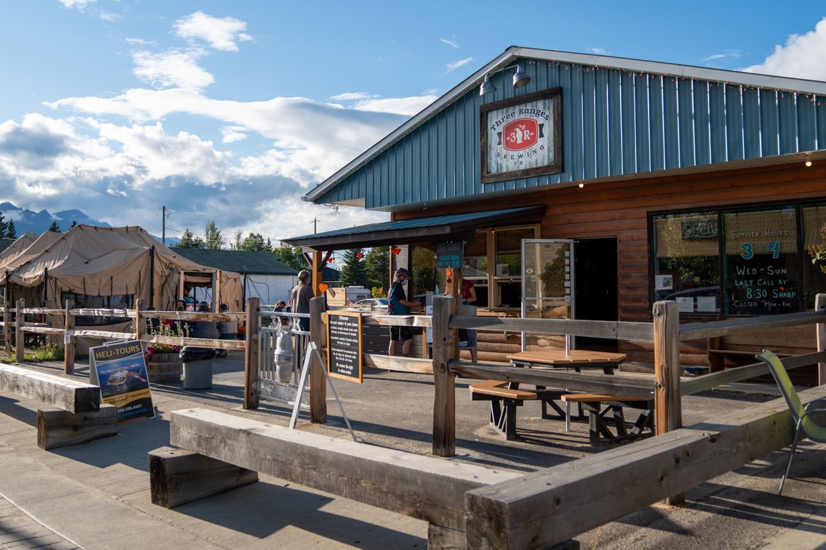 BCAleTrail's tweet photo. #NorthernBC adventure, treats, and local craft beer await in #Valemount and the #RobsonValley. Ruby Hogg shares her road trip tasting notes on the #BCAleTrail

@threeranges @HelloBC @TourismBCNorth 

https://t.co/QkRULhL4uC https://t.co/u0cDUket0j