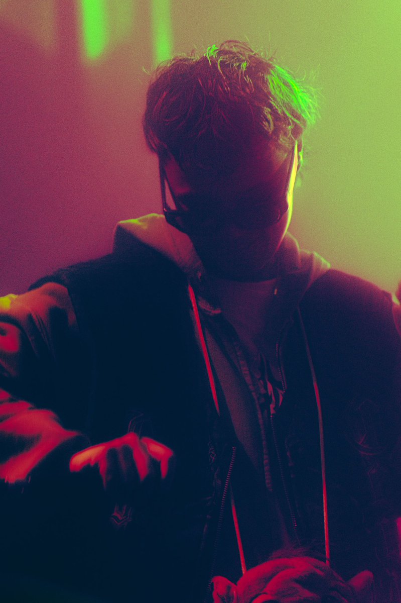 Je vous présente <a href="/chlobocoppp/">CHLOBOCOP</a>, c’était vendredi dernier pour clôturer le <a href="/MaMAevent/">MaMA Music & Convention</a> à la Label party de <a href="/JeuneaJamais/">Jeune à Jamais</a>