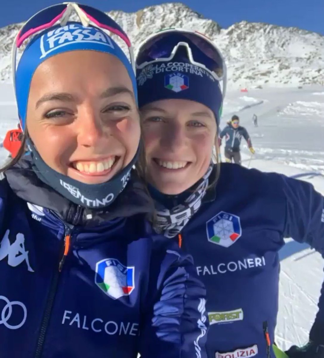 Coninews's tweet photo. Allenamenti in Val Senales per le specialiste degli sci stretti Caterina #Ganz e Anna #Comarella. โ๐ฟ
#RoadtoBeijing #crosscountryskiing @Fisiofficial https://t.co/ki13OYiOtq