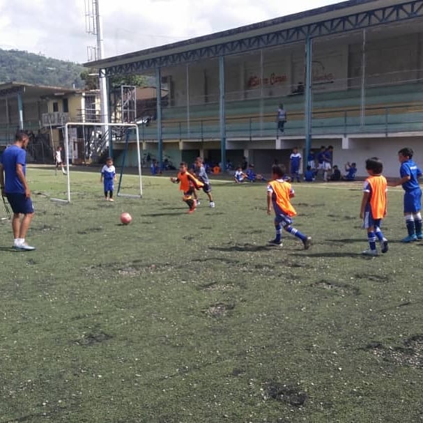 andresbellofcc's tweet photo. #AndresBelloFC | ⚡Veloces como el viento.

#SomosLaMareaAzul 💙⚽🇻🇪 https://t.co/IfWzX6oOzU