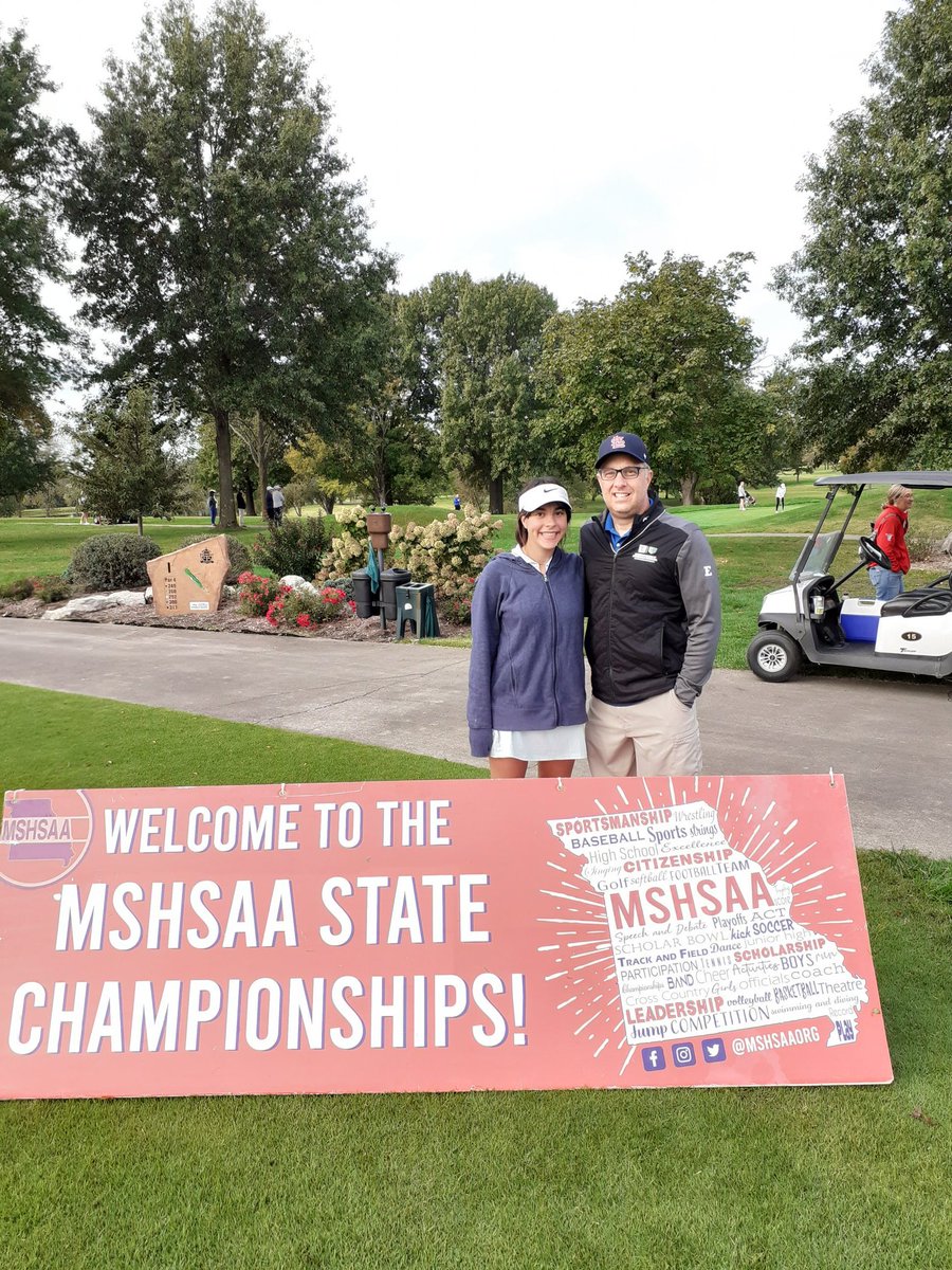 NerinxGolf's tweet photo. Zoe and her dad before round 2. https://t.co/s8l1rXRmRL