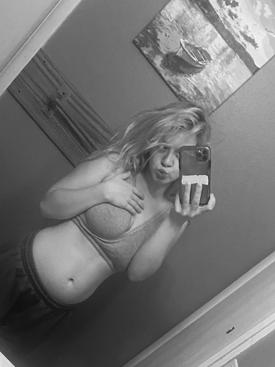 #NewProfilePic  ft baby the size of a mango in my belly👁👄👁
