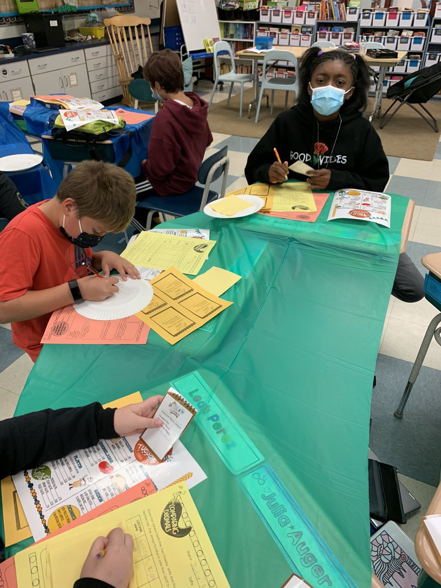 colsenroom7's tweet photo. Taco Tuesday in room 7! Using our decimals in our restaurant today.  #howardrocks #wbwildcats #decimalfun https://t.co/rqWFXS3l93