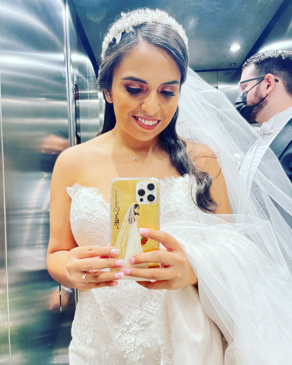 _dianagp's tweet photo. Ver estas fotos el día de hoy en mi celular me recuerdan que valió la pena todas esas desveladas, estrés, esfuerzo, trabajo, etc y sin duda lo volvería a hacer 🤍👰🏽‍♀️🤵🏼‍♂️ https://t.co/gtf2NvDkyo