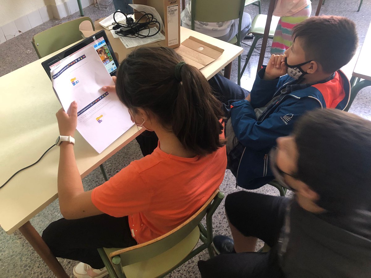 EscolaRocafonda's tweet photo. L’alumnat de cicle superior han participat al repte ‘Dissenya la teva mascota ’ organitzat en la Jornada Lúdica @codeweekEU . Han escollit el seu nivell per crear una mascota amb @scratch i @microbit. Ens ho hem passat molt bé #Codeweek #Codeweek21 #codeweekcat #DGIDRE #STEAMcat https://t.co/7FZpZVp4VZ