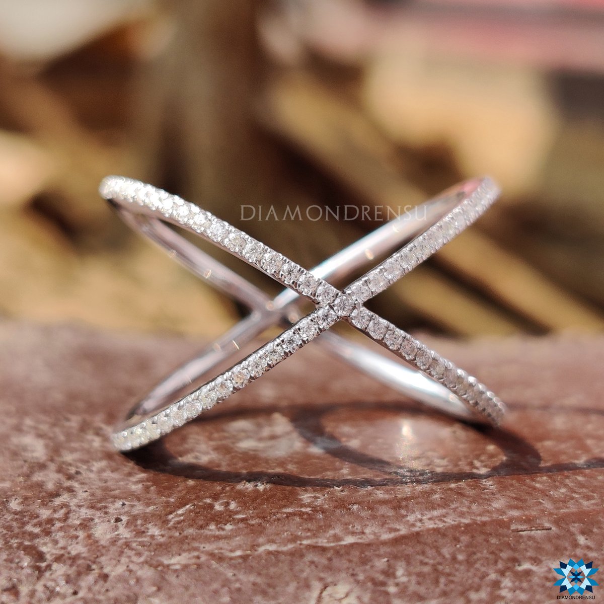 diamondrensu's tweet photo. Simple, stackable X moissanite ring to add to your collection!💍

Would you choose white gold?

For more inquiries: https://t.co/JgMk5Pm5zn

#moissanitte #weddingband #crossoverband #roundmoissanite #stackingring #halloween2021 https://t.co/qfE9wuiECW