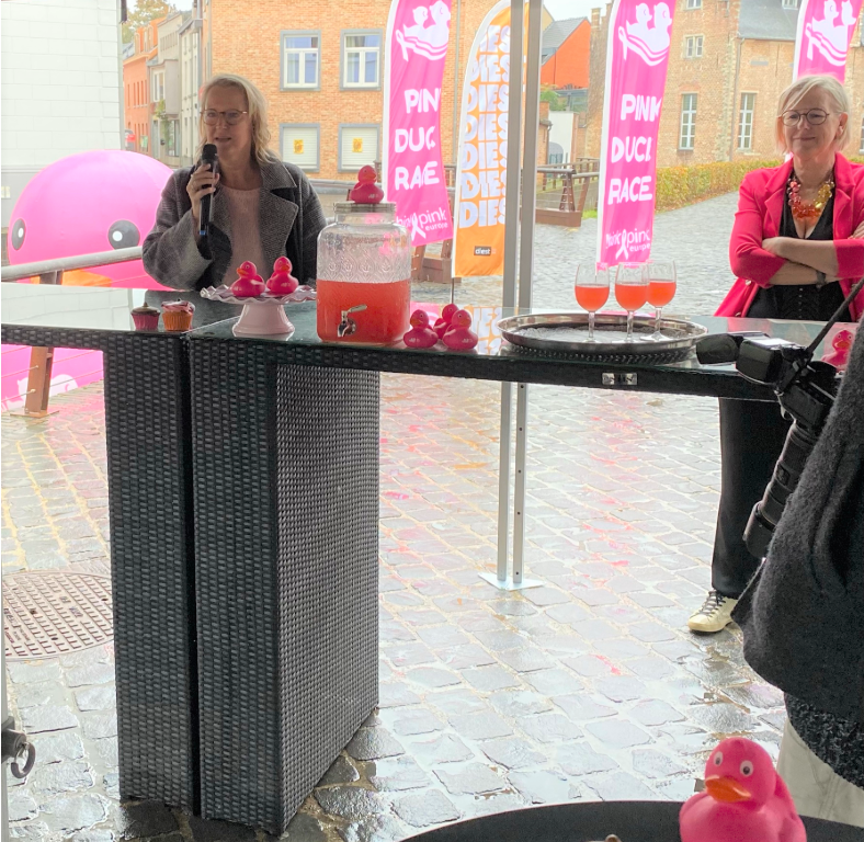 AZ Diest (@azdiest) on Twitter photo Algemeen directeur van AZ Diest Ilse Van Asbroeck gaf mee het startschot voor de #PinkDuckRace die georganiseerd wordt door Think Pink Europe en <a href="/staddiest/">Stad Diest</a> in de strijd tegen borstkanker: "Als je iets voelt, ga naar je huisarts of het ziekenhuis en laat je onderzoeken.” Algemeen directeur van AZ Diest Ilse Van Asbroeck gaf mee het startschot voor de #PinkDuckRace die georganiseerd wordt door Think Pink Europe en <a href="/staddiest/">Stad Diest</a> in de strijd tegen borstkanker: "Als je iets voelt, ga naar je huisarts of het ziekenhuis en laat je onderzoeken.”