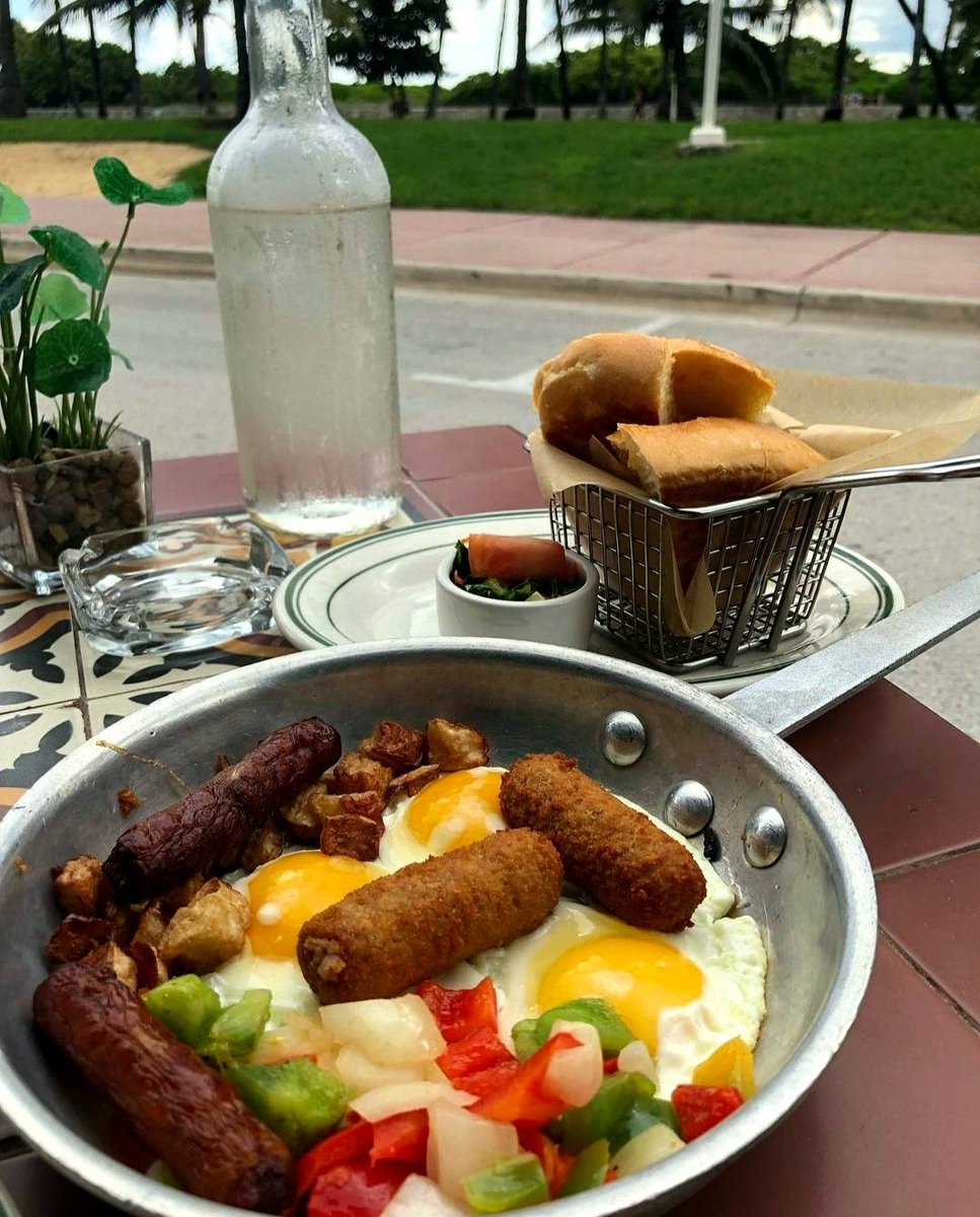 havana1957miami's tweet photo. Breakfast with a view! ☀️🌴 Join us at our #OceanDrive locations to enjoy the best #CubanBreakfast in town! 🍳🇨🇺
📍1410 Ocean Drive - Daily breakfast available 
📍 940 Ocean Drive - Friday to Sunday https://t.co/0zpwhx7wly