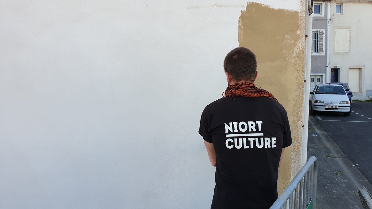 Mairie_Niort's tweet photo. Top départ auj. pour le projet French American Mural Art à #Niort. @Mairie_Niort et le festival #Le4eMur @Winter_Galerie sont sélectionnés par Hypermur + l'ambassade des États-unis pour accueillir @davevanpatten + Prends Le Facile qui peindront cette semaine un nouveau mur ici 👇 https://t.co/IwVw2RiU2L