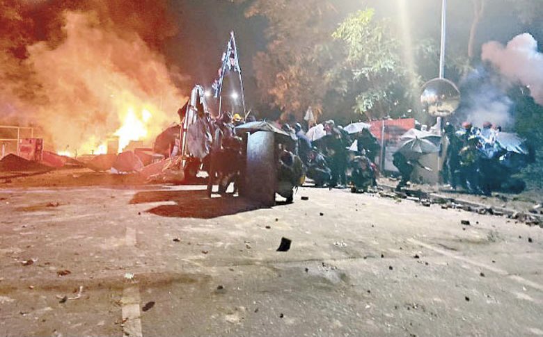 hkpoliceforce's tweet photo. 5 #ChineseUniversityHK students to #DoTime for riot on campus|All found guilty of rioting+covering faces in unlawful assembly(2 of them w/ metal hammers,wrenches etc also found guilty of possessing offensive weapons/tools fit for unlawful purposes)—#SENTENCED to 57-59mths in jail https://t.co/N65SGpSF6c