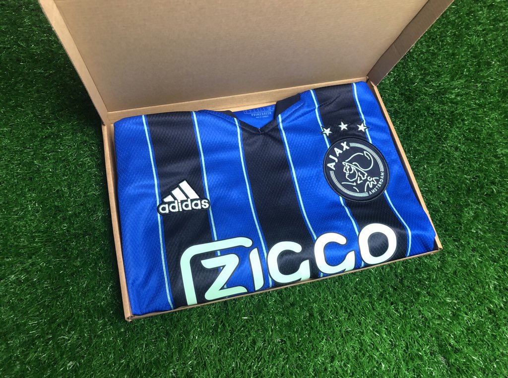RandomShirtsGB's tweet photo. If @MoSalah scores first against Atletico Madrid this Evening, we’ll giveaway a https://t.co/jafccmbcxi box. 
To enter: 

🔄Retweet
3⃣Tag 3 Friends
👊Follow our page

👉https://t.co/jafccmbcxi👈 https://t.co/q6N76aBhNC
