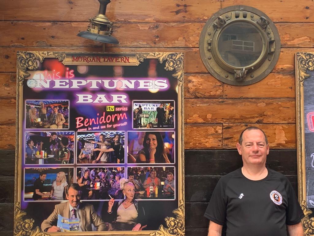 MHF_Oldham's tweet image. MHF on tour! ⚽💚😎

Great to see one of our regulars, Brendan proudly repping our MHF @SteadFast2020 gear outside Neptune’s, Benidorm on his holiday. Have a great time Bren!

#MentalHealthAwareness #MHF