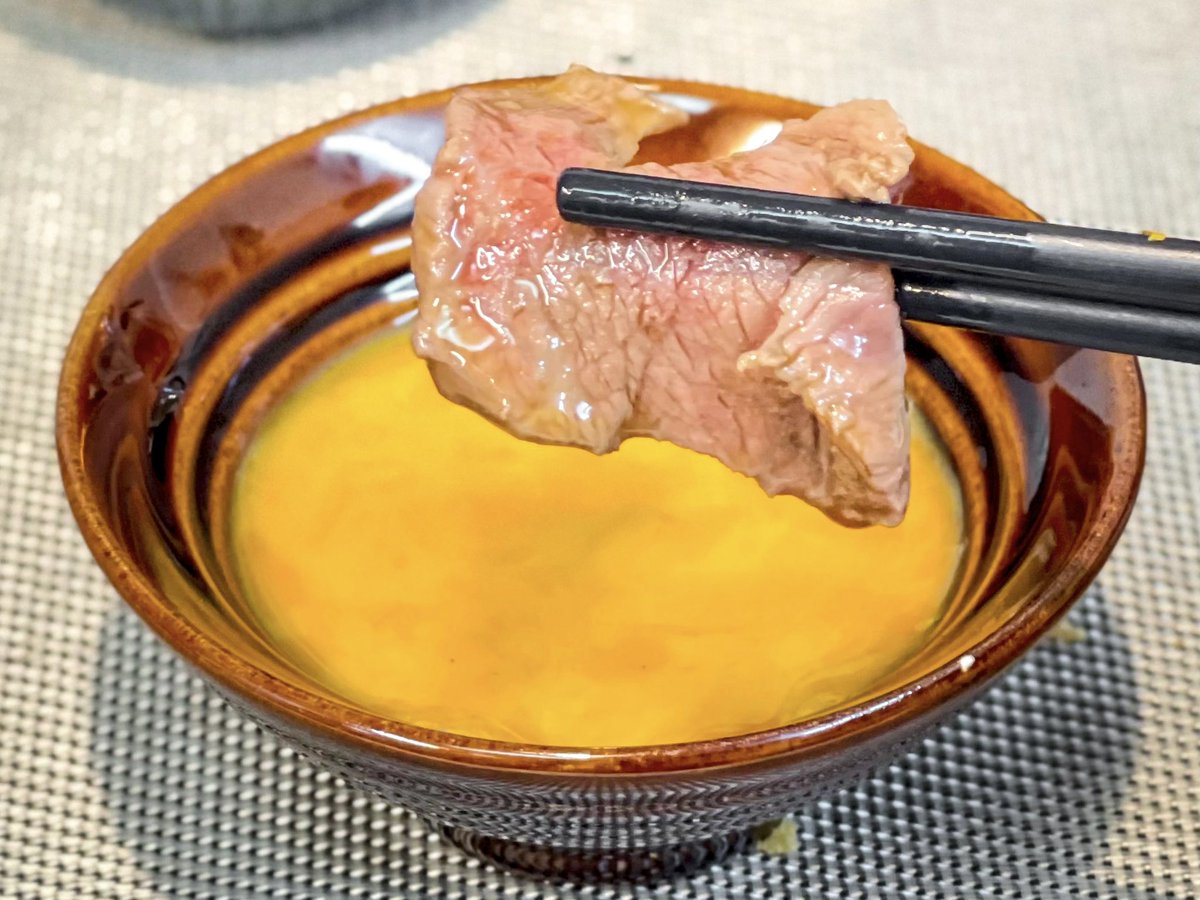 eatindeed's tweet photo. มากิน Chef Table ราคามิตรภาพที่ร้าน food_hub_home เจริญนคร20 ตอนนี้คิวยาวไปถึงสิ้นปี เราเลือกเป็น set เนื้อ 🐮🐮 ราคา 1,250฿ เพิ่มเป็นแบบ Exclusive Set อีก 300฿ ได้อาหารทั้งหมด 9 คอร์ส ส่วนตัวชอบเมนู A4 Wagyu Steak เชฟทำมาเป็นแบบ Medium Rare อร่อยดีเลยนะ @aroii #อร่อย https://t.co/8DRToh4aG5