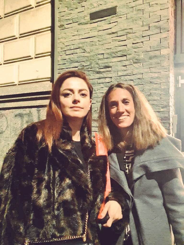 Chevuoi_chesia's tweet photo. 'portami da bere...' e le tue fan ti accontentano.🍾

@Frances34306207
@NaliOfficial
#EVAPIUEVA https://t.co/iKazpVOa7o