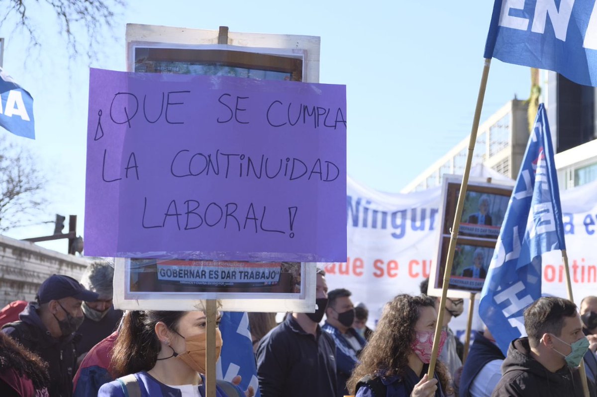 vilma_ripoll's tweet photo. Hace un año el gobierno nacional les prometió continuidad laboral a las y los trabajadores de LATAM. Todavía siguen esperando 🙄. Por eso hoy movilizan y desde acá quiero mandarles toda mi solidaridad y apoyo. https://t.co/e5mSdqOcmm
