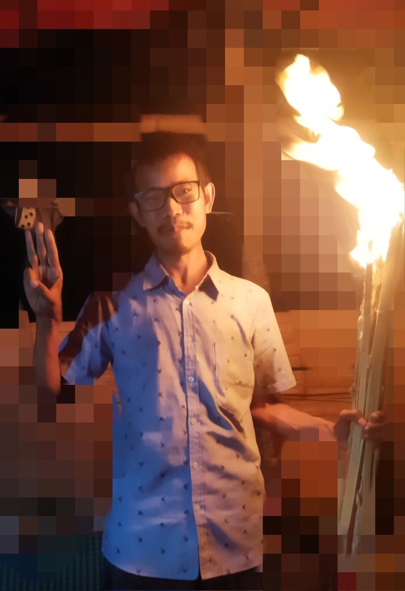 SinkyalA's tweet photo. Dr. TayZarSan, pro-democracy activist, who was warranted by the Junta Terrorists, joined the Thadingyut Candle strike today in meaning of burning the dictators with the flames. #WhatsHappeningInMyanmar #Oct19Coup #HelpMyanmarIDPs https://t.co/nHaIG0uooD