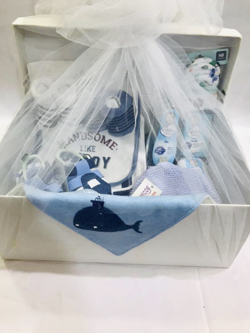 Personal_Cupid's tweet photo. Your friend, colleague, family member just had a baby. Can't decide on what to get them? We got you! We have partnered with our friends at Enitaz Hub  to bring you this beautiful box of goodies for just ₦25,000. Slide into our DMs today to order one https://t.co/CoCr1lXAWz