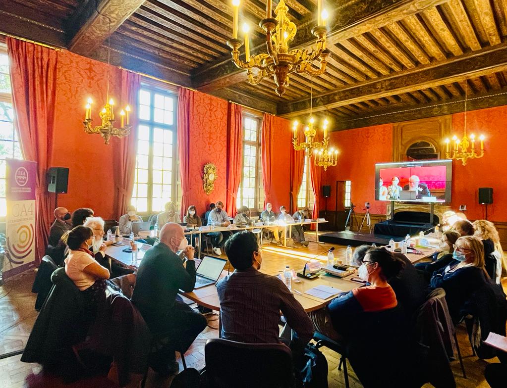 IEAdeParis's tweet photo. 🌐 2nd day of #ICA4 with special talks by 2005 #NobelPrize in Economic Sciences, Robert Aumann, &amp; Pr.Karen Yeung, University of Birmingham, actively involved in european &amp; international technology policy initiatives as a former member of the EU High Level Expert Group on #AI https://t.co/QpywZ0DCGu