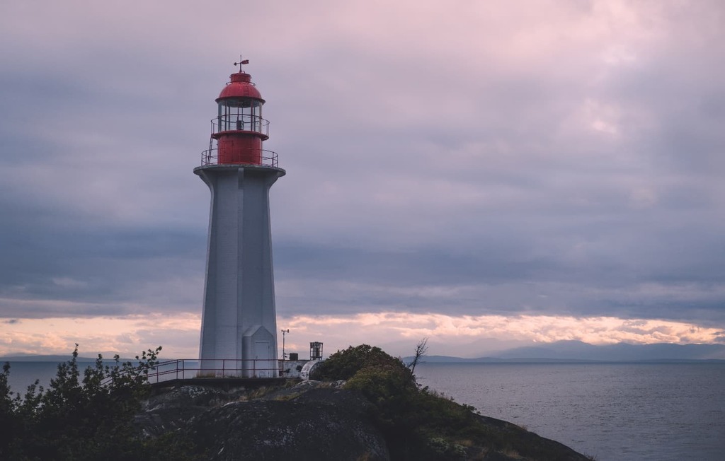 samuelmh's tweet image. We stopped our roadtrip for some time to see the lighthouse in West Vancouver.
.
.
.
#pointatkinson #lighthousepark #westvancouver #vancouver #lighthouse #sunsetsniper #sunsetcolors #sunset #sunsetphotography #purplesky #goldenhour #evening