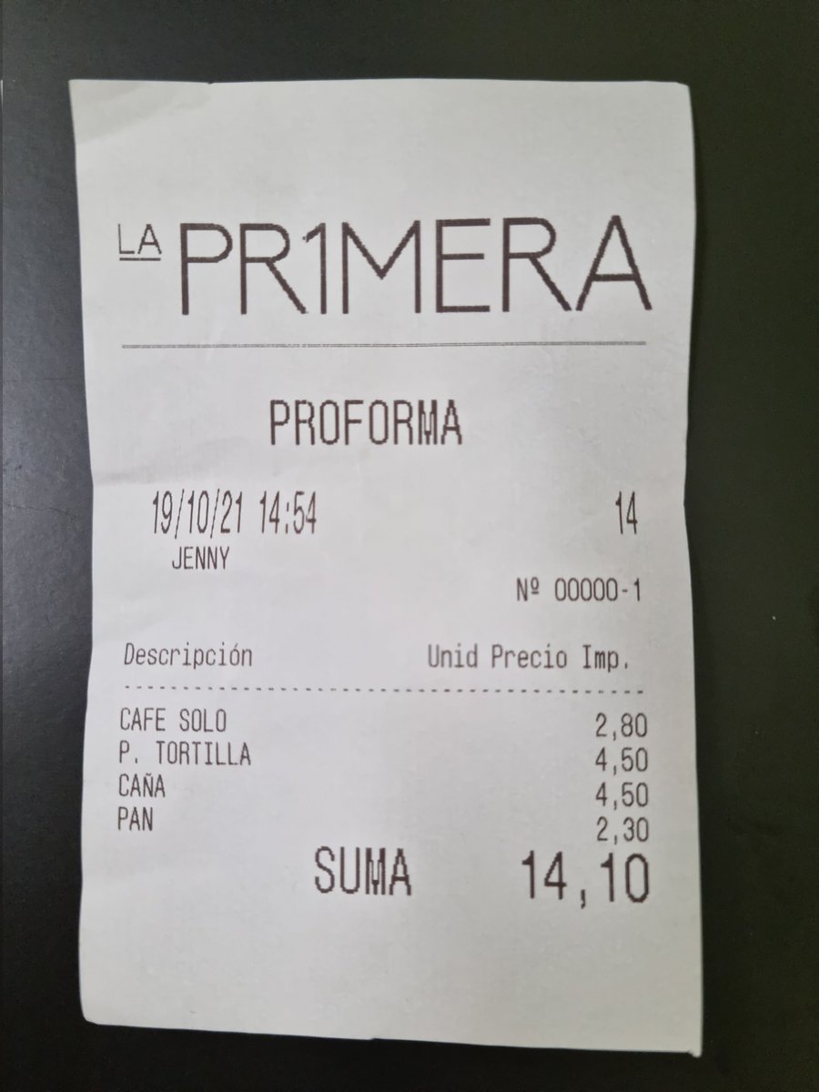 Pincho de tortilla en la barra de La Primera. No pido pan, lo ponen y lo cobran, 2,30 euros. Le digo a la camarera que no he pedido pan, y me dice que el pan es obligatorio. Esto ya me parece que pasa de castaño oscuro, ¿o no, <a href="/canadio1010/">Paco Quirós</a> ? #elpanesobligatorio me lo voy a tatuar