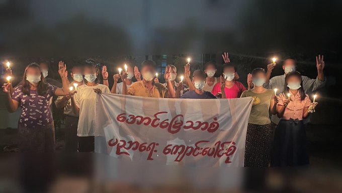 SinkyalA's tweet photo. Despite brutal crackdown by Junta terrorists, anti Military Movement with candles by educational strike was successfully marched at AungMyay TharSan Tsp, Mandalay Region.   #WhatsHappeningInMyanmar #Oct19Coup #HelpMyanmarIDPs https://t.co/72KTt8M9pl