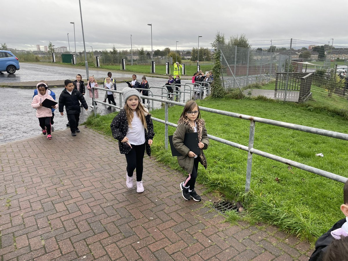 MrsDavidson25's tweet photo. Primary 2 went on a very interesting walk today. We took part in a traffic survey of Liddesdale road and found that cars are the most popular form of transport. We only saw 1 motorbike, bus and bicycle. @StMonicaMilton #cop26 https://t.co/0xSRJiOz2R