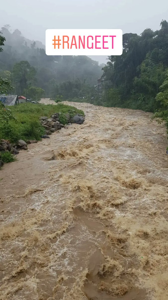 inabinpradhan's tweet photo. #Teesta & #Rangeet today after continuous rainfall
#Darjeeling #Kalimpong https://t.co/KZahcS609O