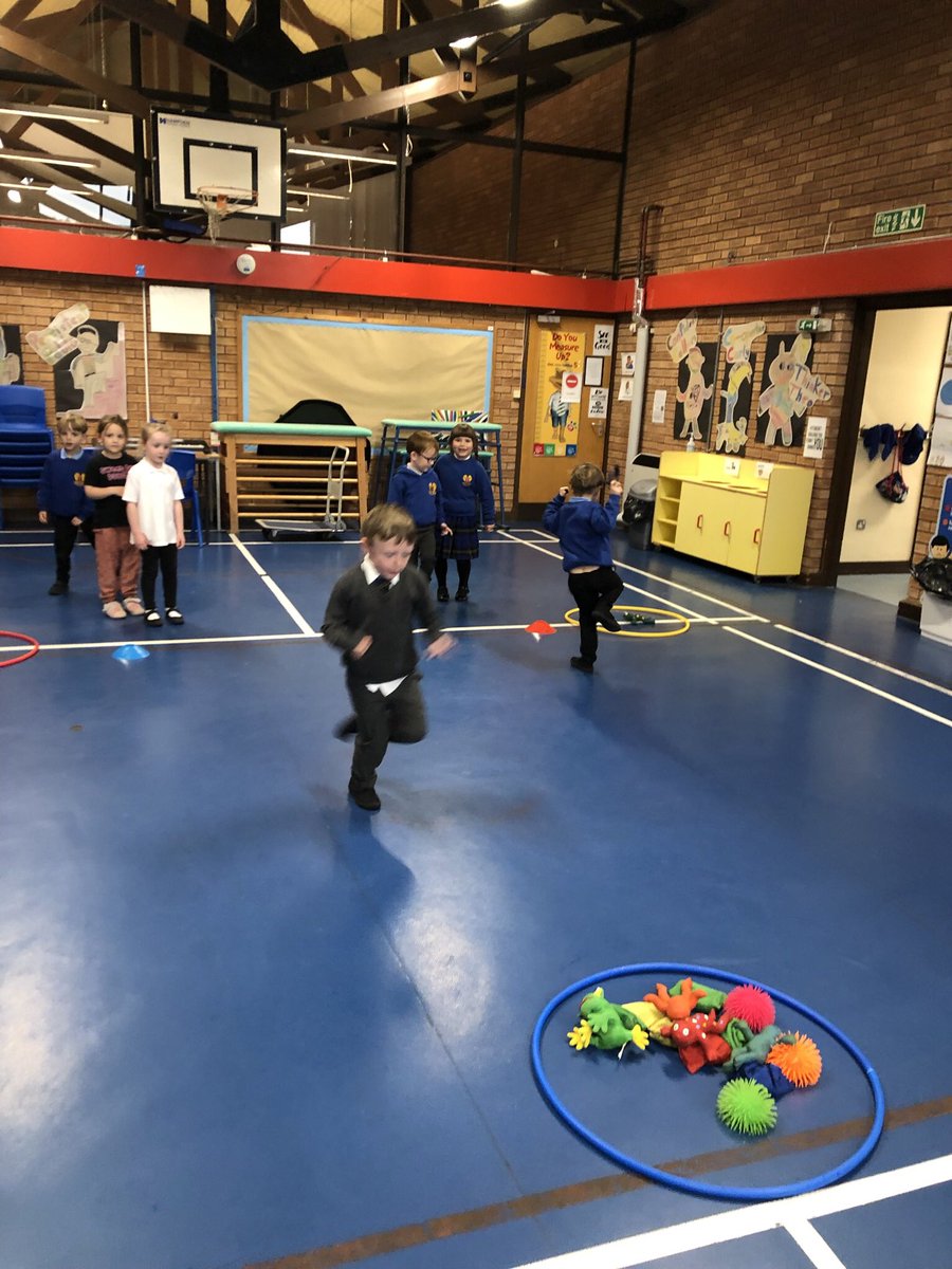 ActiveSchAngus's tweet image. Motor skills session @Strathmartineps focusing hopping &amp;amp; balance.Lots of fun creating different balance shapes &amp;amp; Excellent control &amp;amp; creativity thinking of how we can balance. #DevelopingMotorSkills #BalanceandControl #FunLearning @AngusCouncil