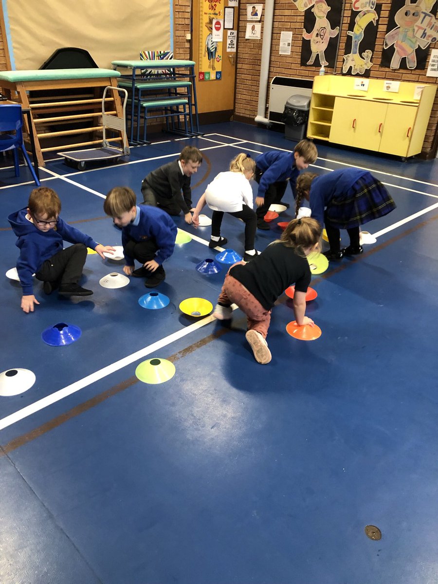 ActiveSchAngus's tweet image. Motor skills session @Strathmartineps focusing hopping &amp;amp; balance.Lots of fun creating different balance shapes &amp;amp; Excellent control &amp;amp; creativity thinking of how we can balance. #DevelopingMotorSkills #BalanceandControl #FunLearning @AngusCouncil