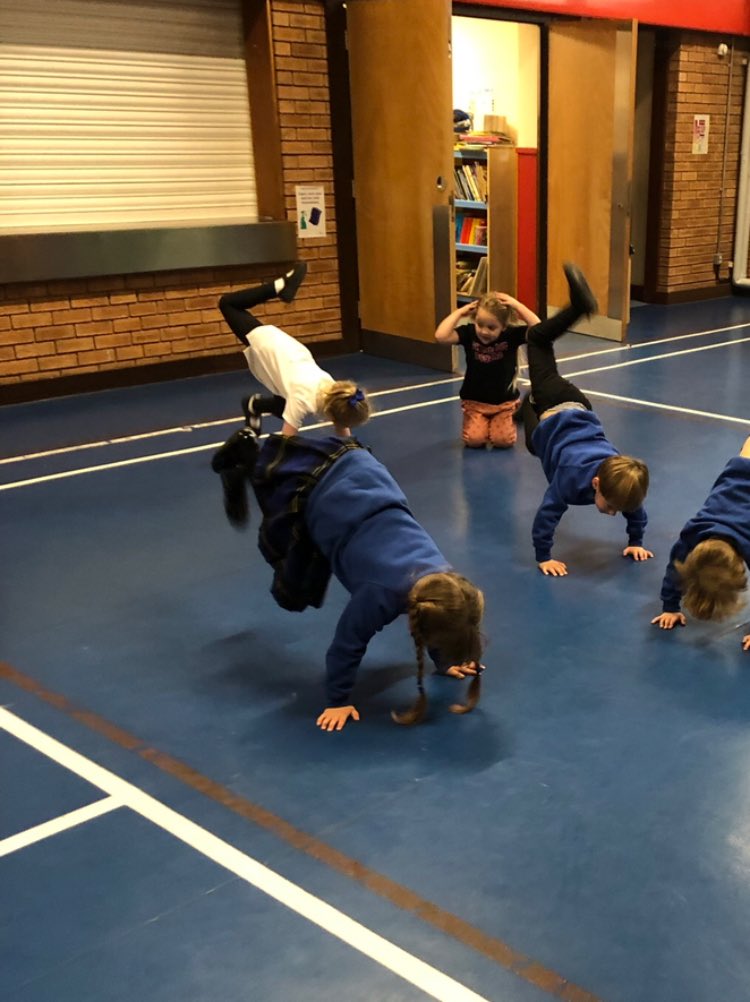 ActiveSchAngus's tweet image. Motor skills session @Strathmartineps focusing hopping &amp;amp; balance.Lots of fun creating different balance shapes &amp;amp; Excellent control &amp;amp; creativity thinking of how we can balance. #DevelopingMotorSkills #BalanceandControl #FunLearning @AngusCouncil